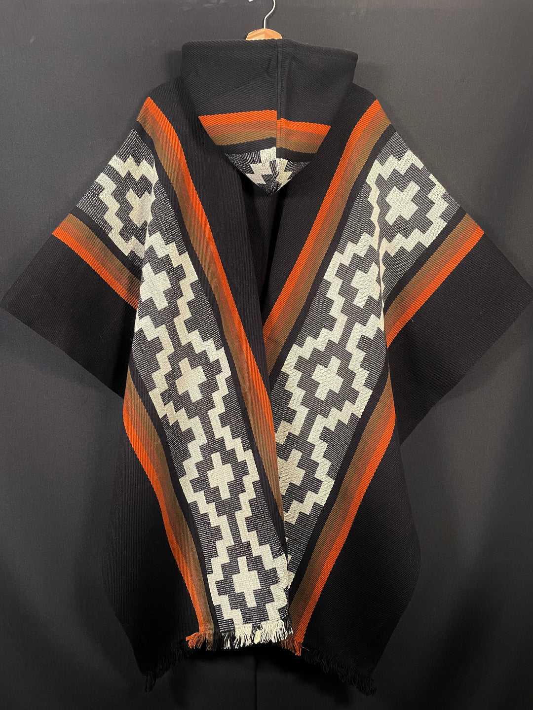 PONCHO ARAUCANO DE ALPACA “NGEN”