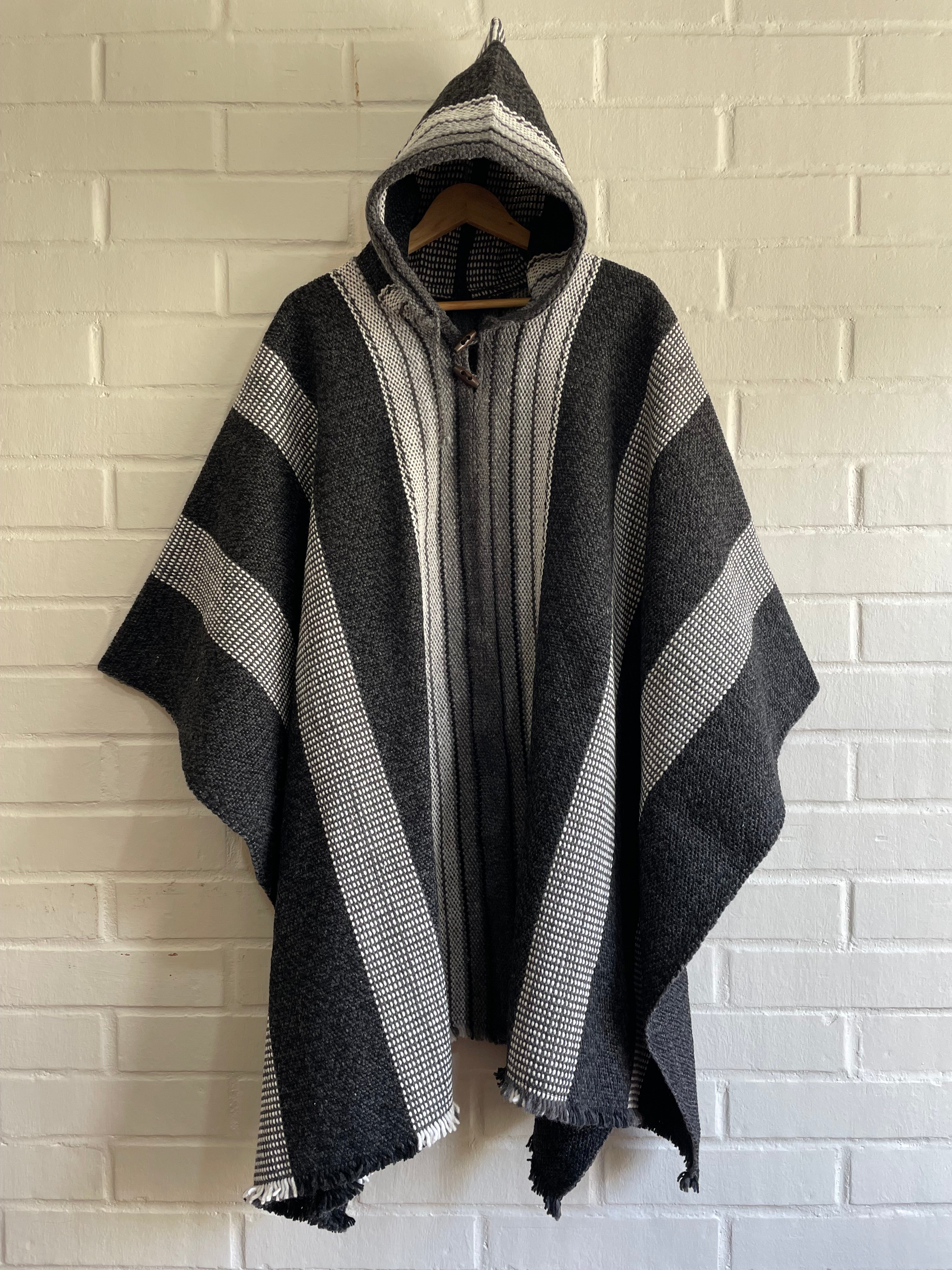 PONCHO ORIGINARIO “CUERVO DEL SUR”