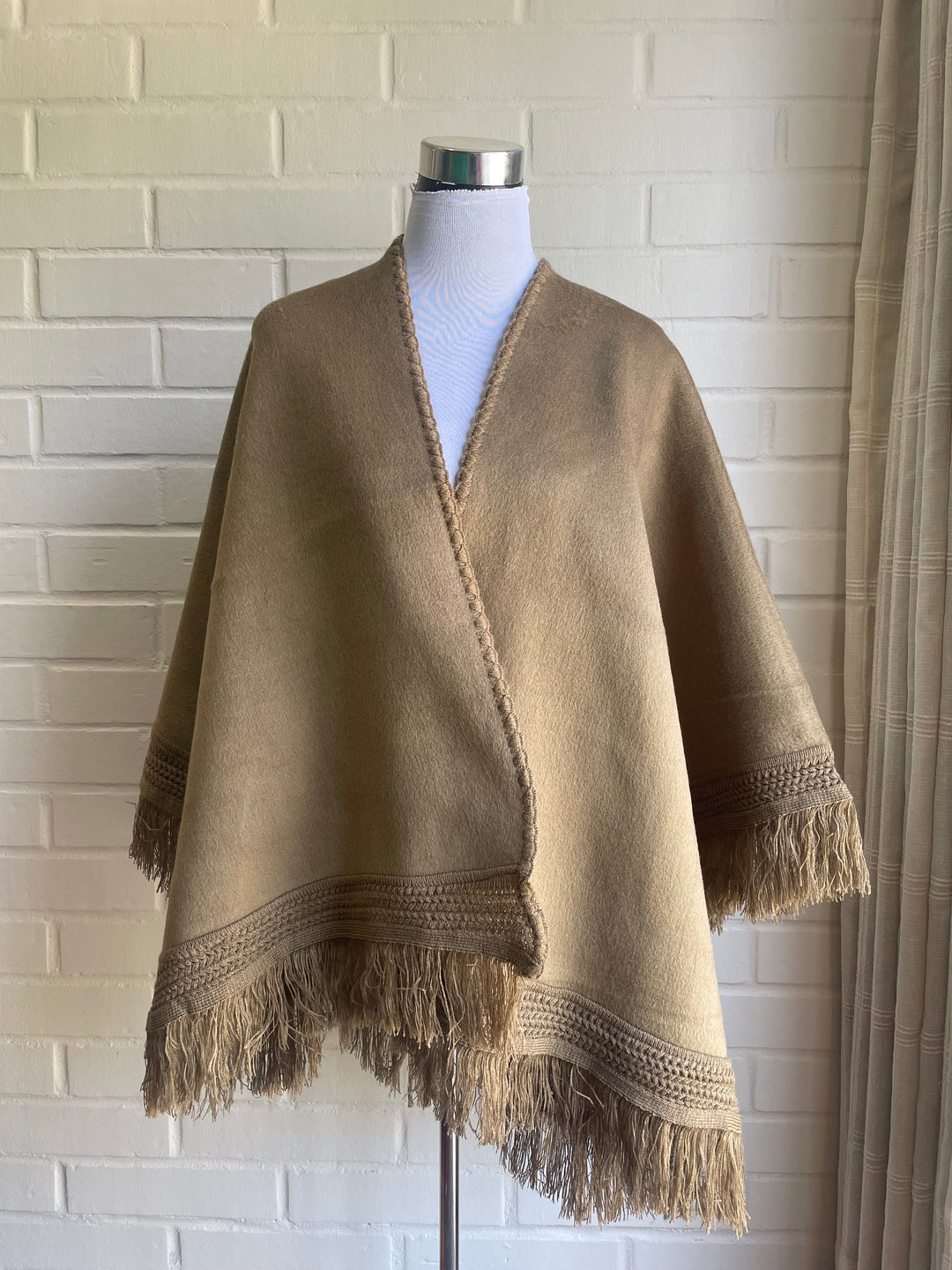 RUANA ROSA BEIGE ALPACA