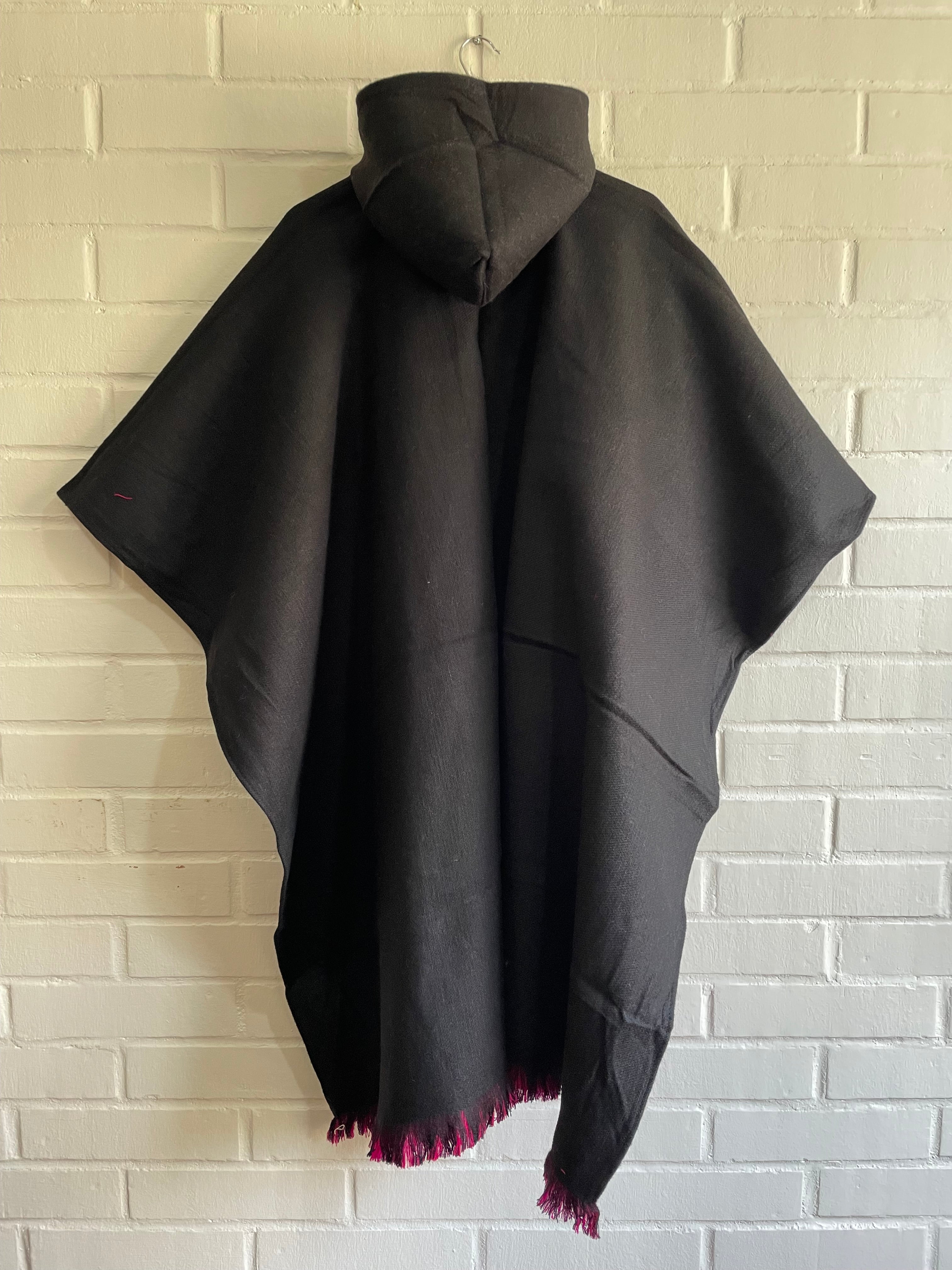 PONCHO REVERSIBLE DE ALPACA