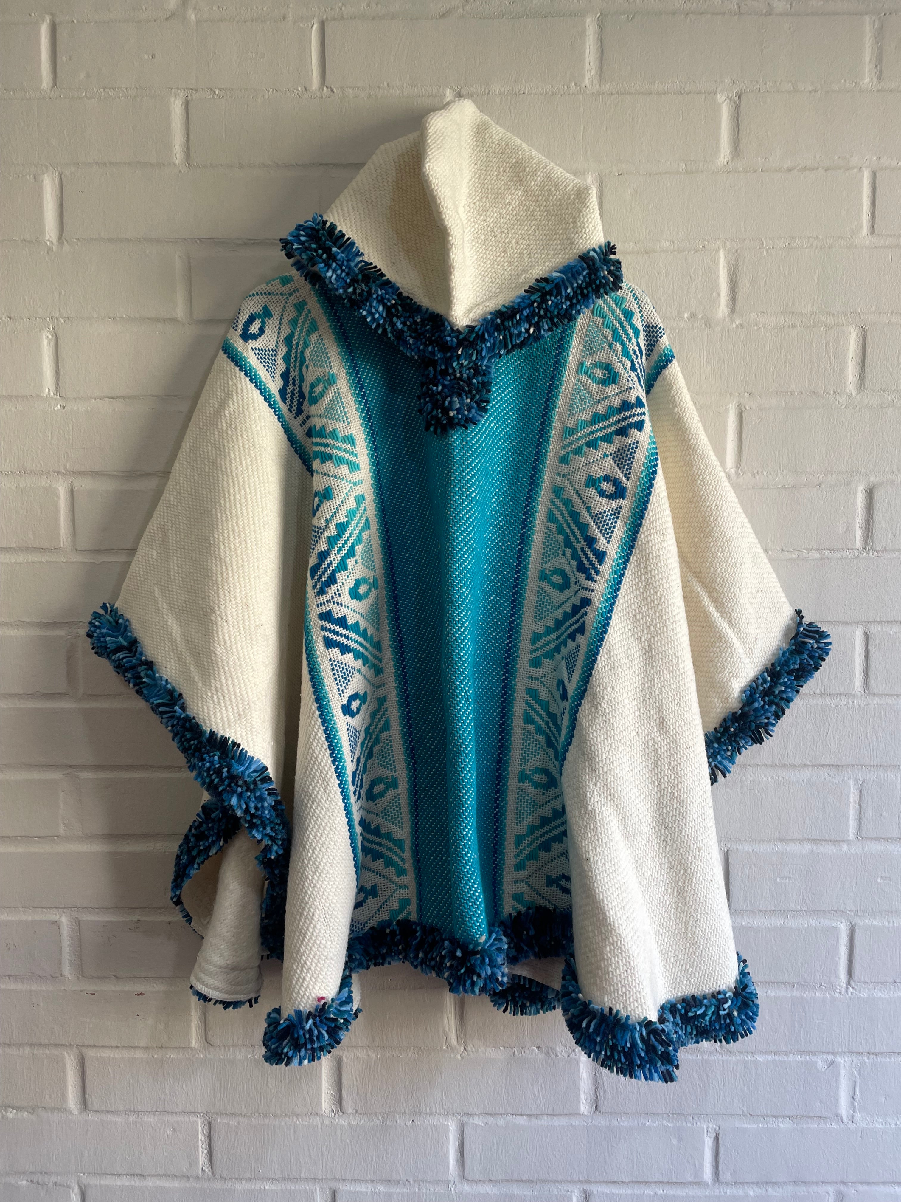 PONCHO LINDEZA CORAZONES DE HIELO