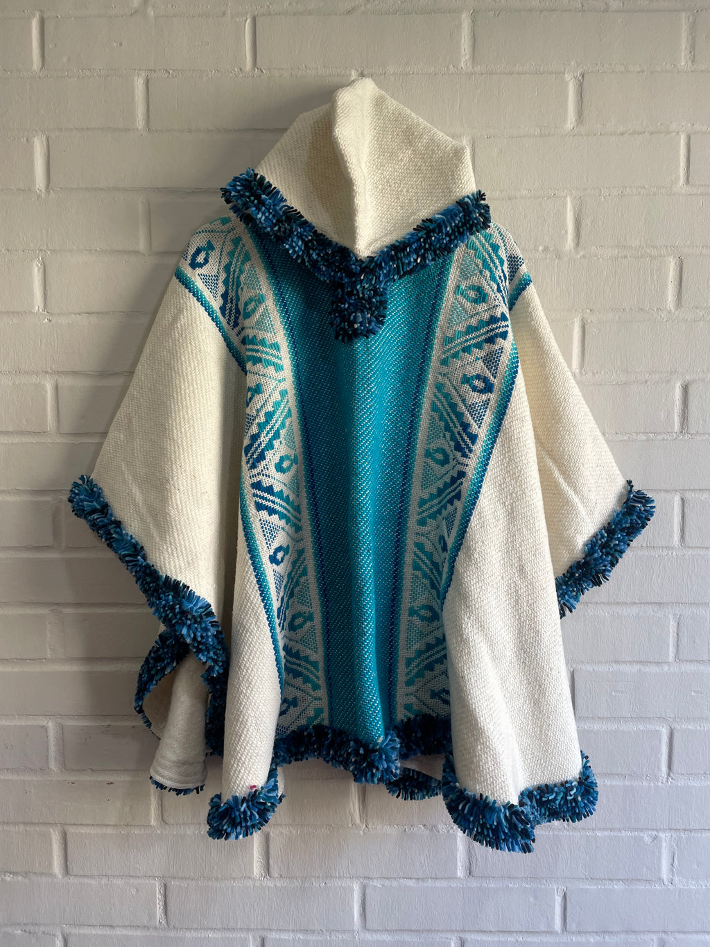 PONCHO LINDEZA CORAZONES DE HIELO