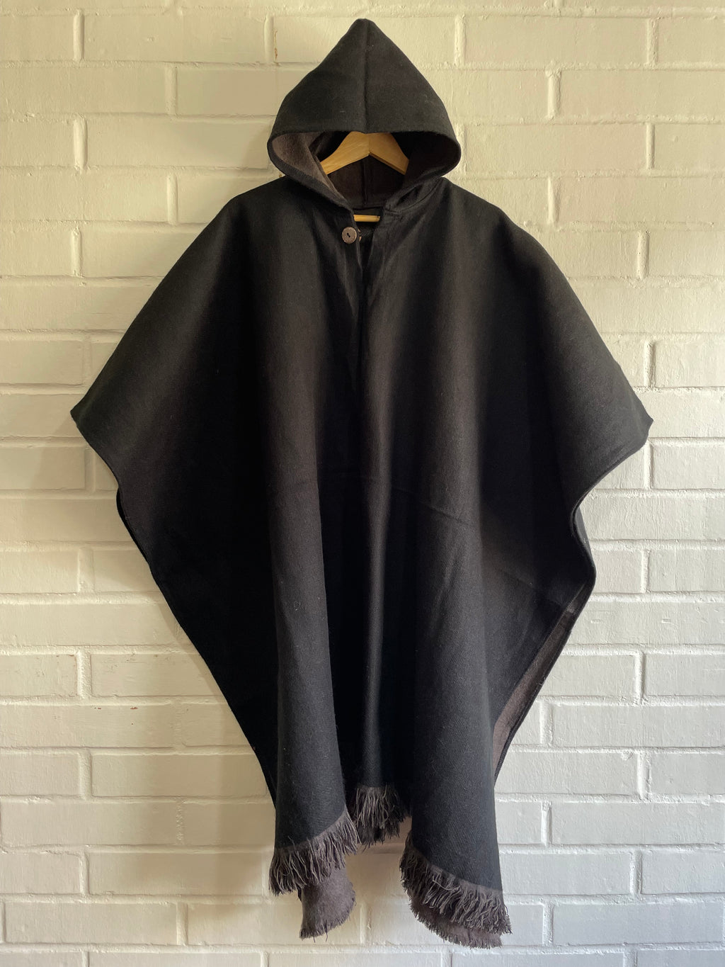 PONCHO REVERSIBLE DE ALPACA “NEGRO/MARRON”