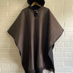 PONCHO REVERSIBLE DE ALPACA “NEGRO/MARRON”