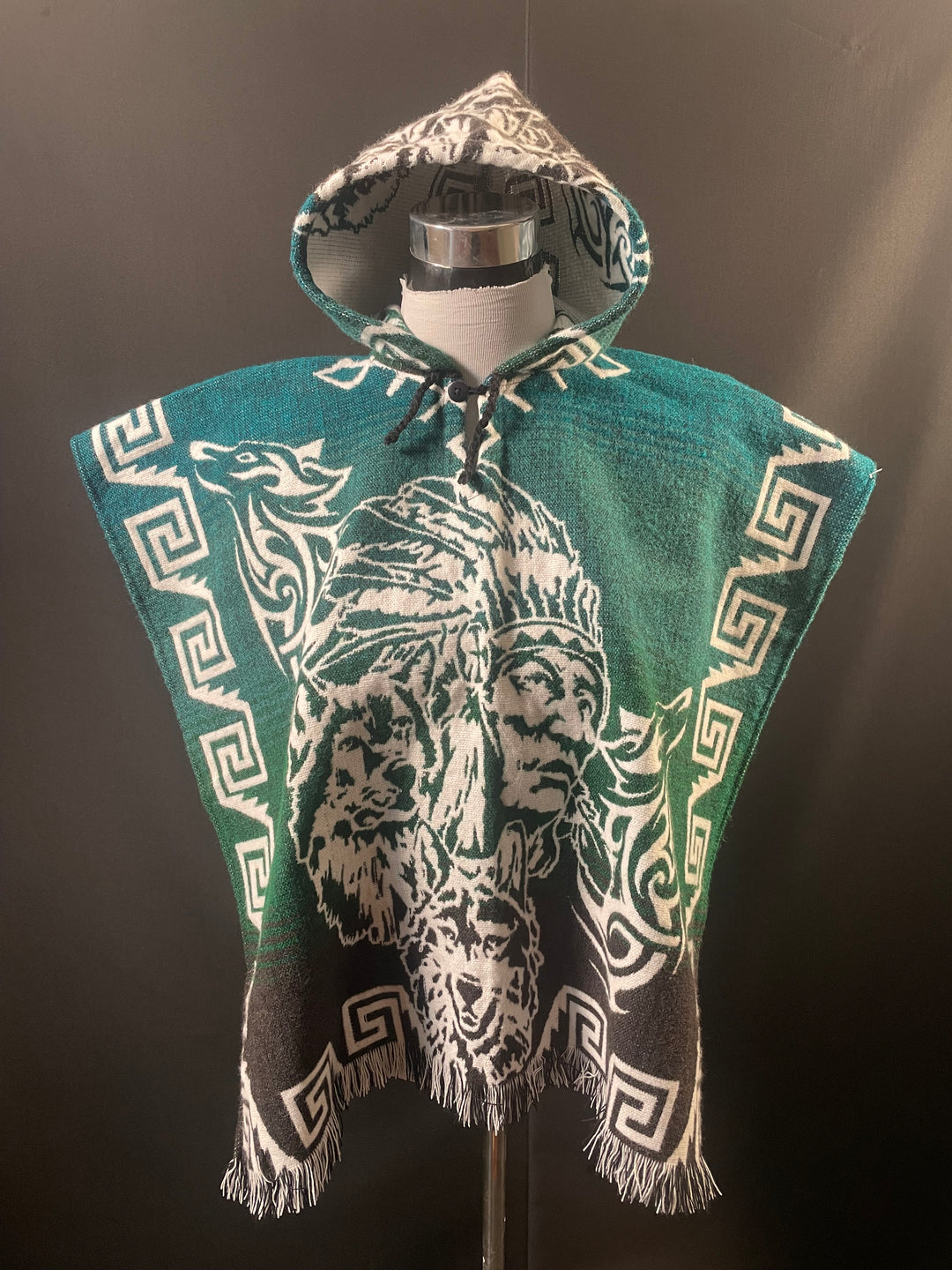 PONCHO DE ALPACA "EL INDIO CON SU LOBO” TALLA 6
