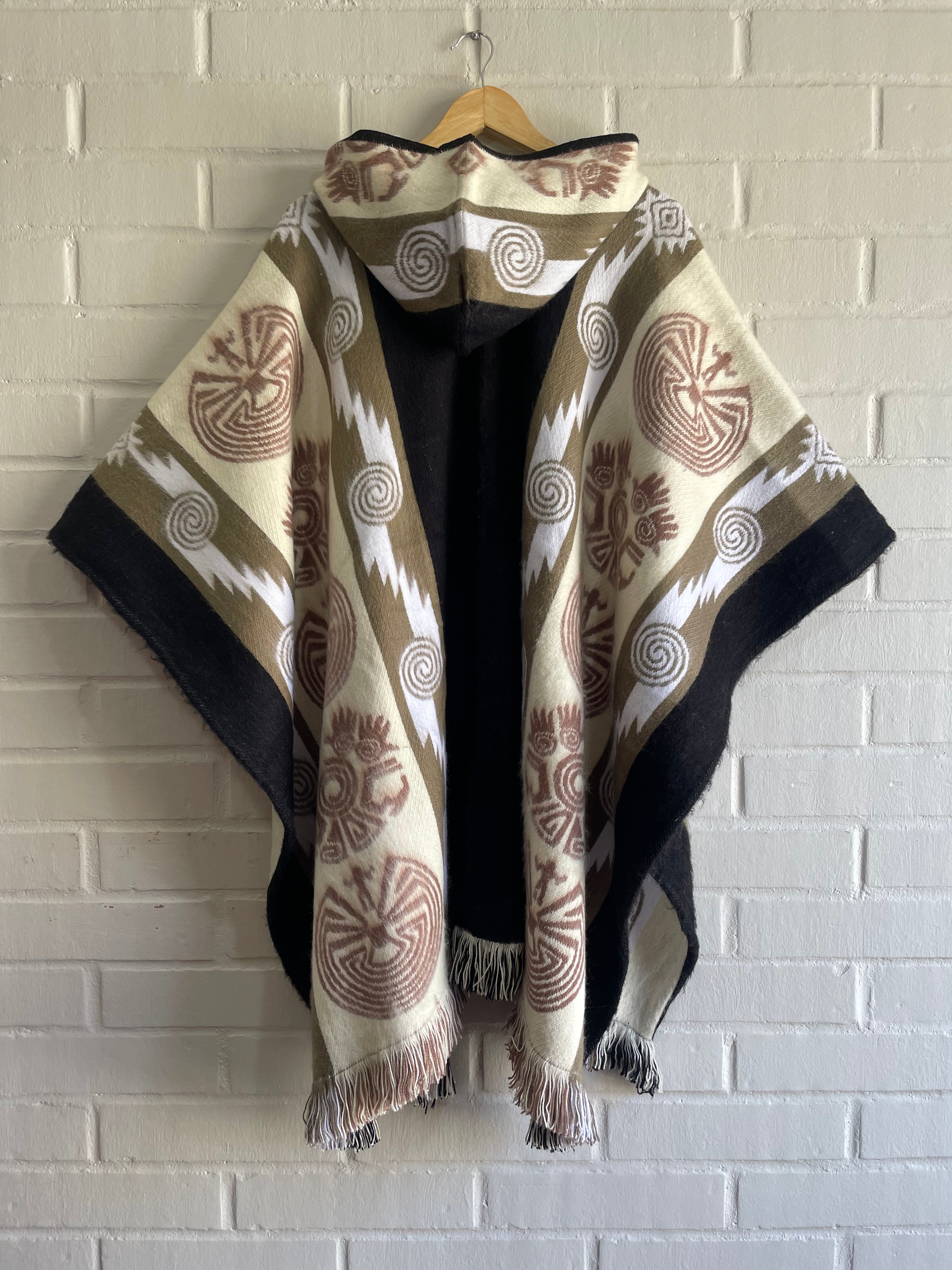 PONCHO CACIQUE ESPÍRITU DE LA TIERRA