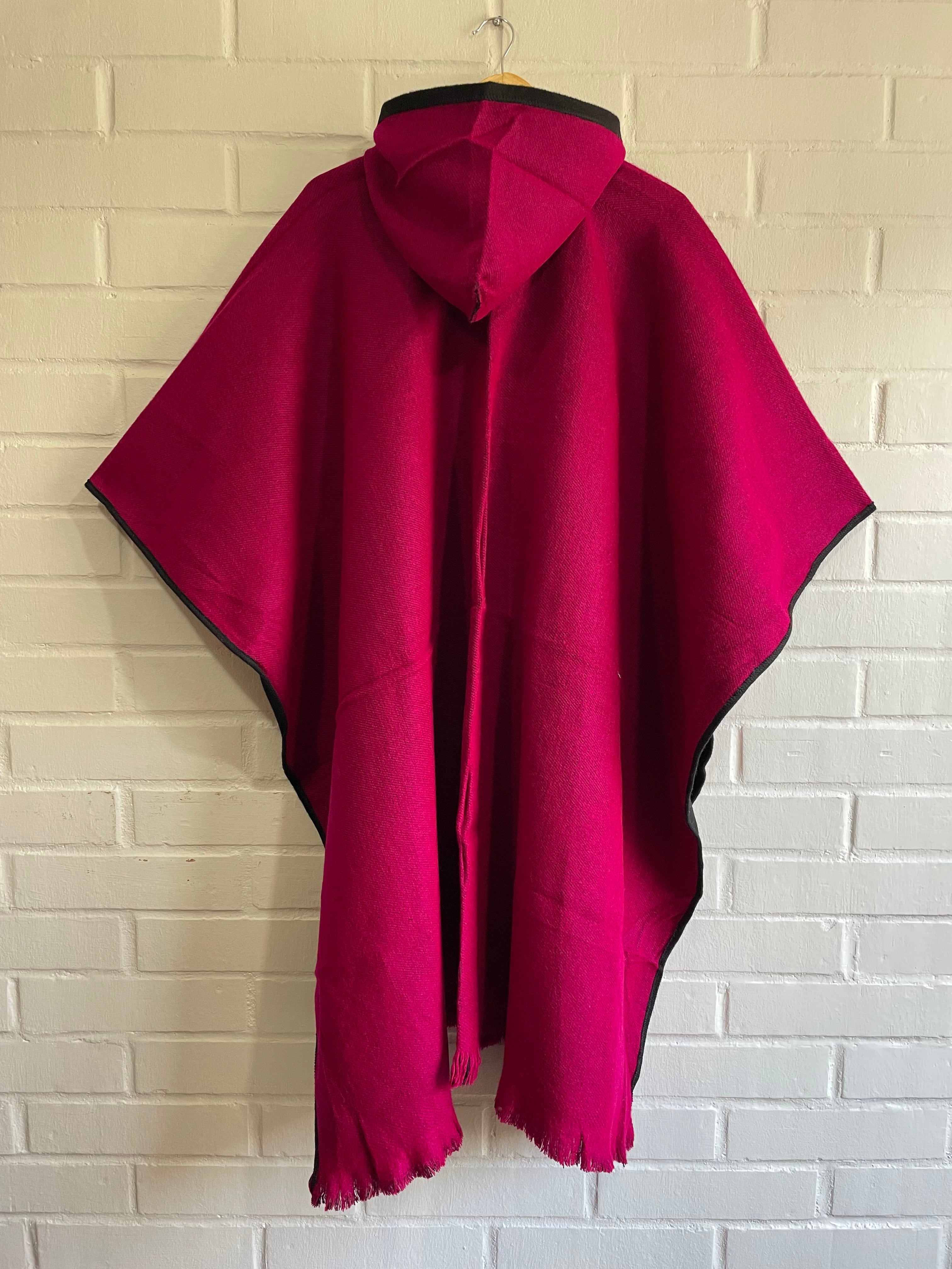 PONCHO REVERSIBLE DE ALPACA