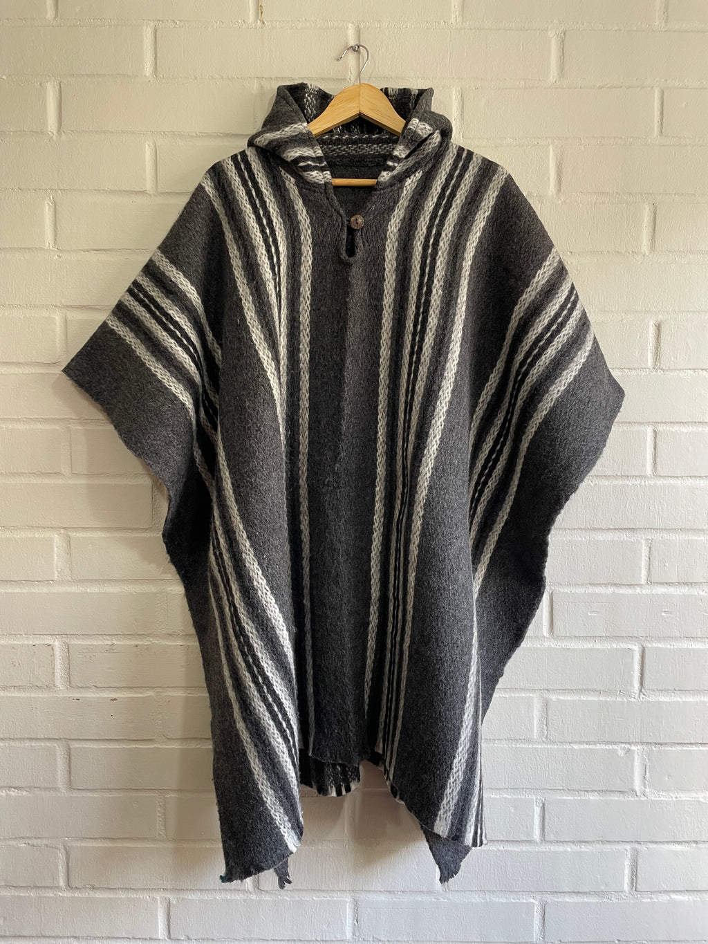 PONCHO DE OVEJA “GRIS CORDILLERA”