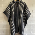 PONCHO DE OVEJA “GRIS CORDILLERA”