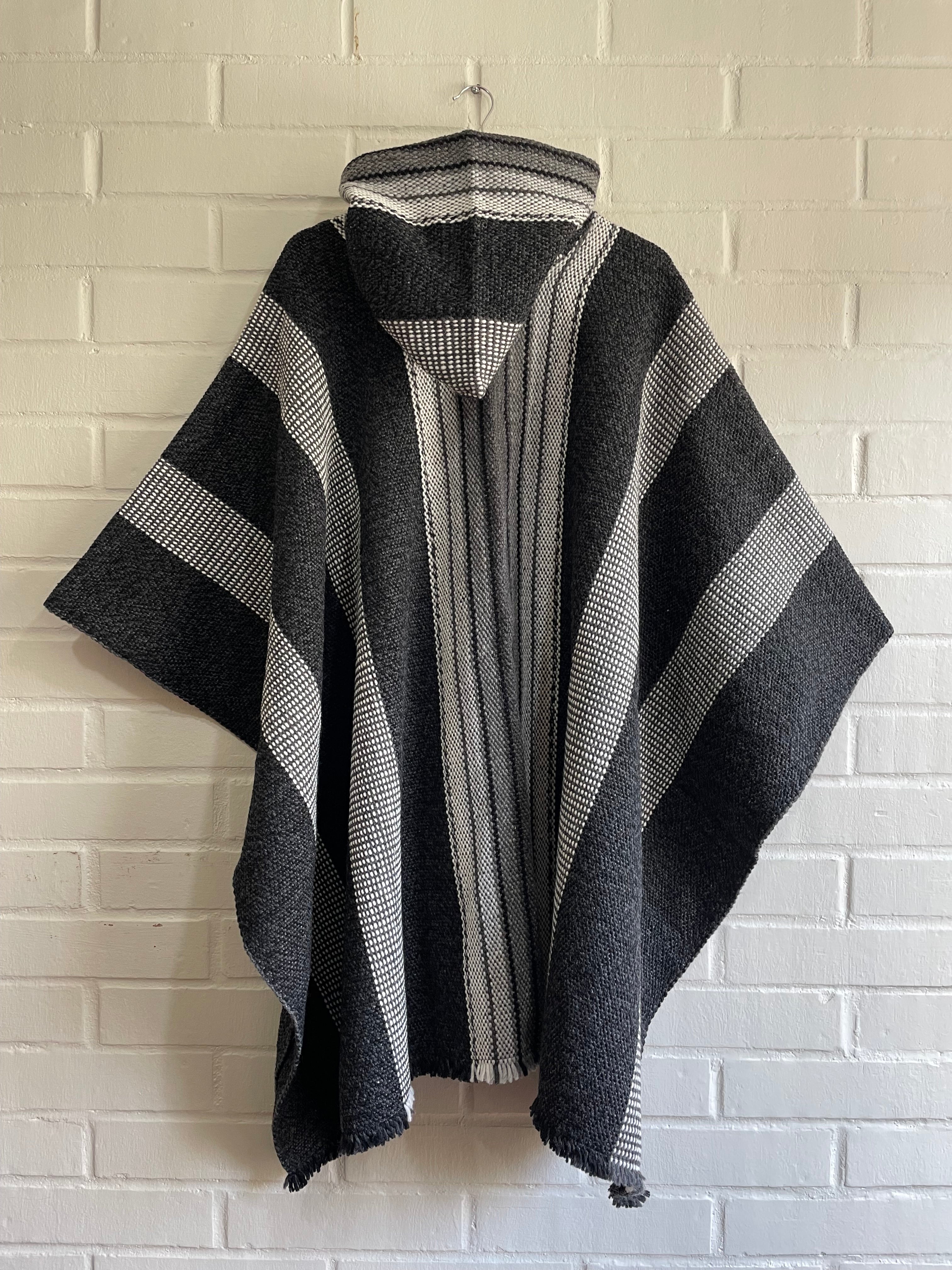 PONCHO ORIGINARIO “CUERVO DEL SUR”