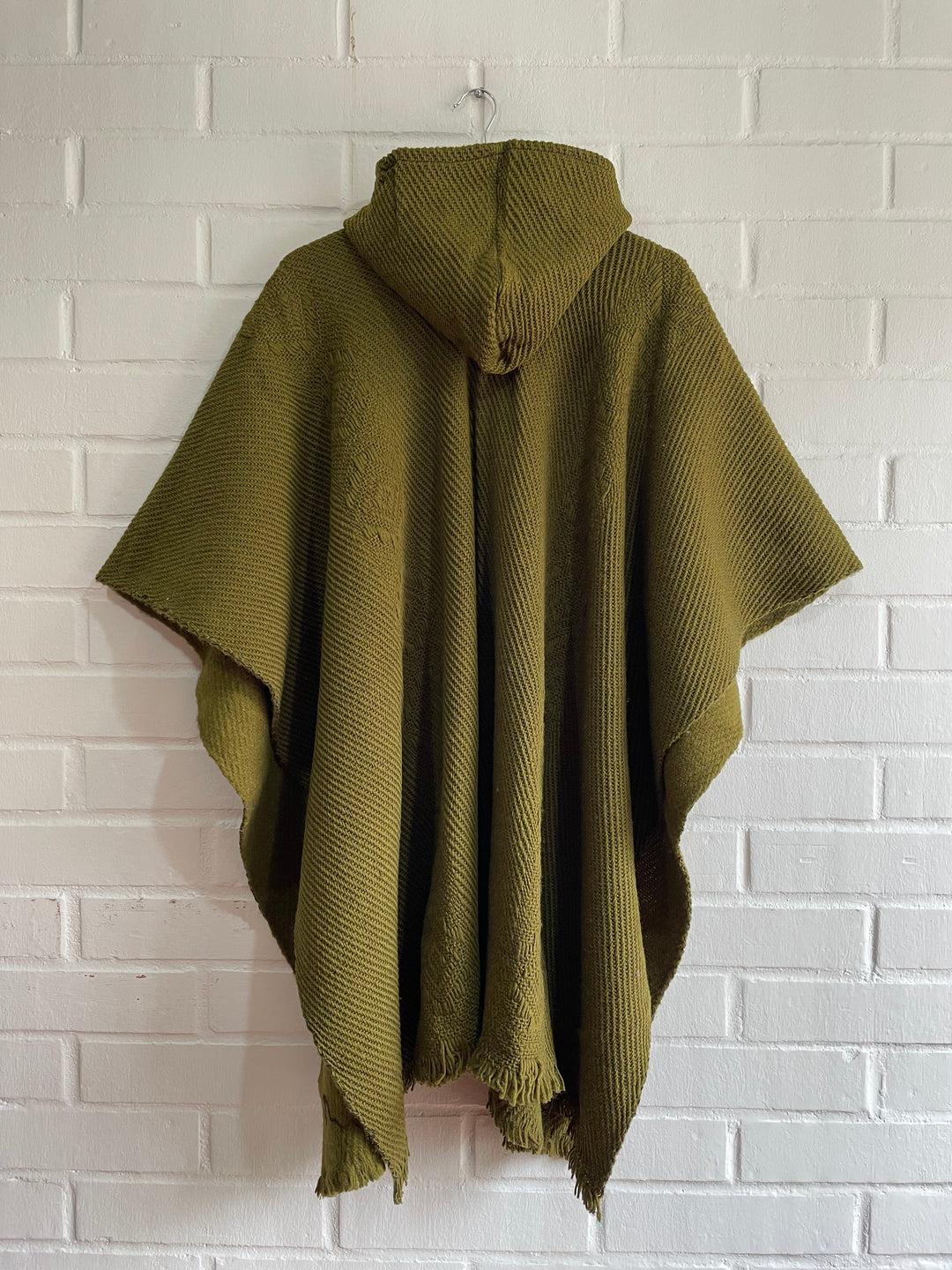 PONCHO DE OVEJA VERDE RÚSTICO