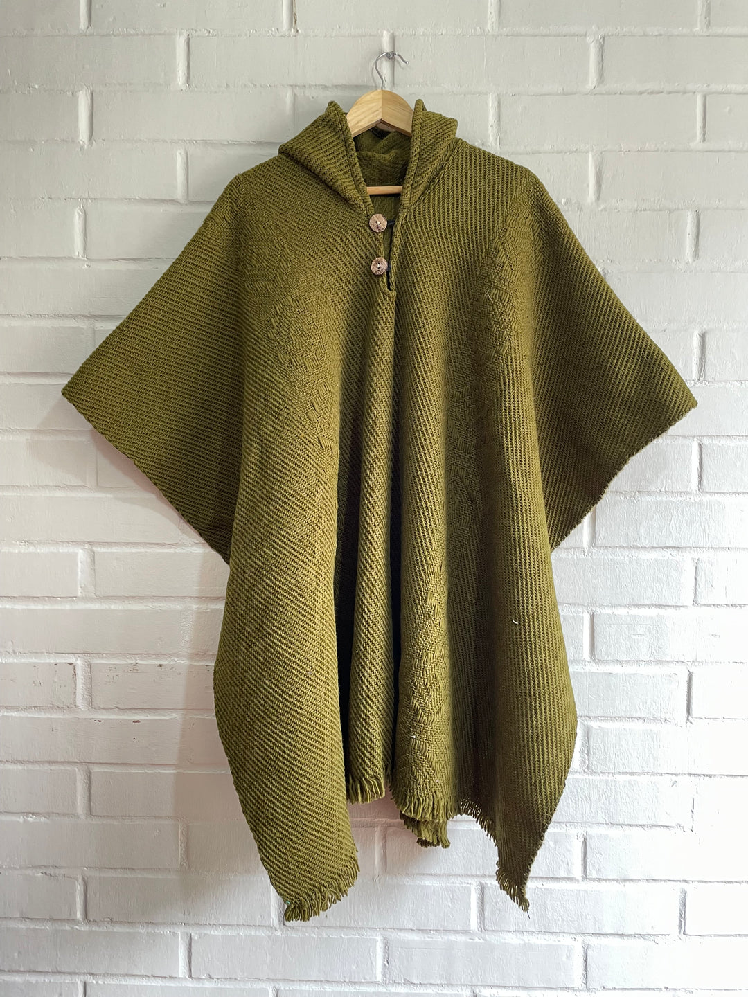 PONCHO DE OVEJA VERDE RÚSTICO