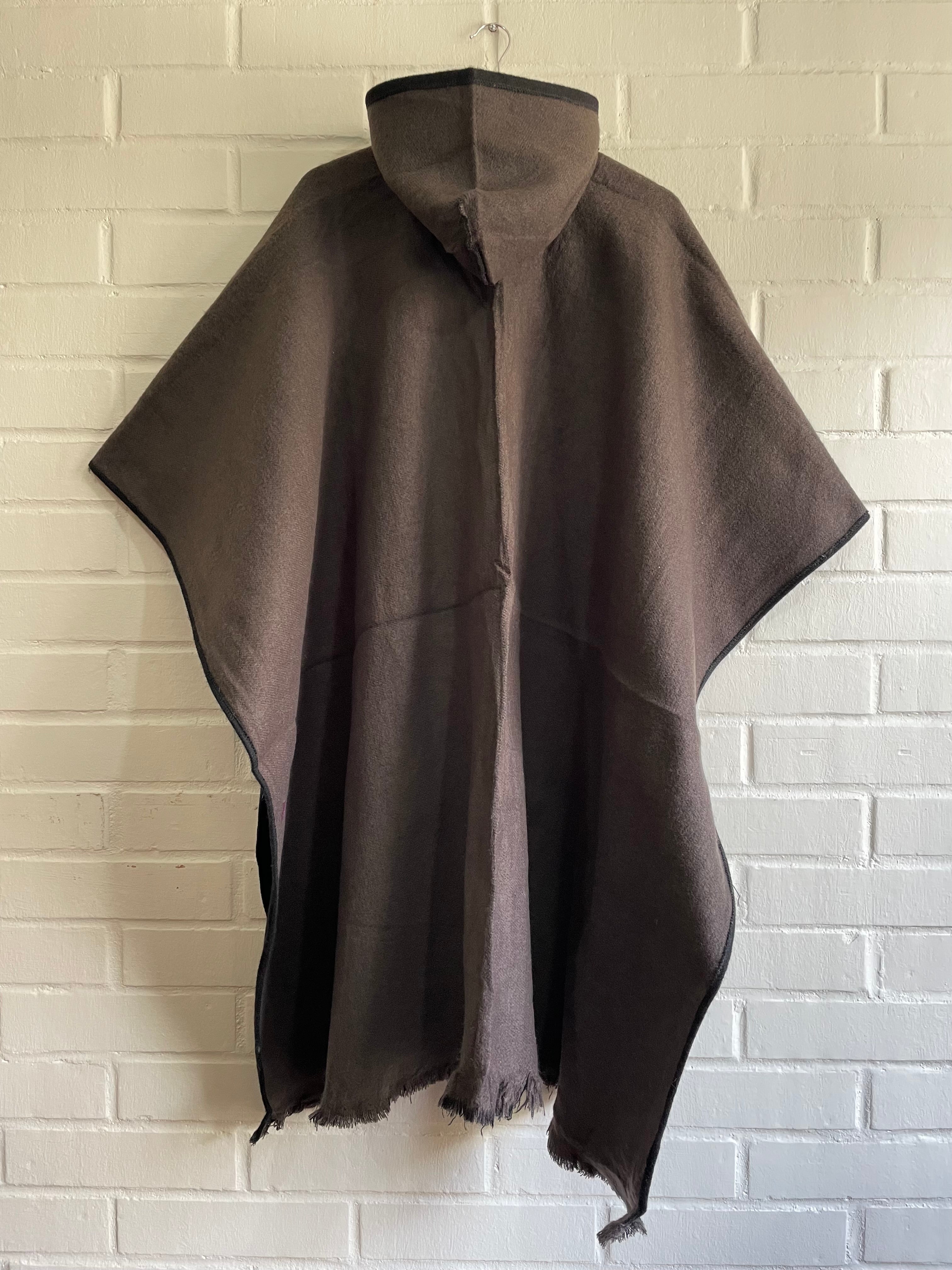 PONCHO REVERSIBLE DE ALPACA “NEGRO/MARRON”