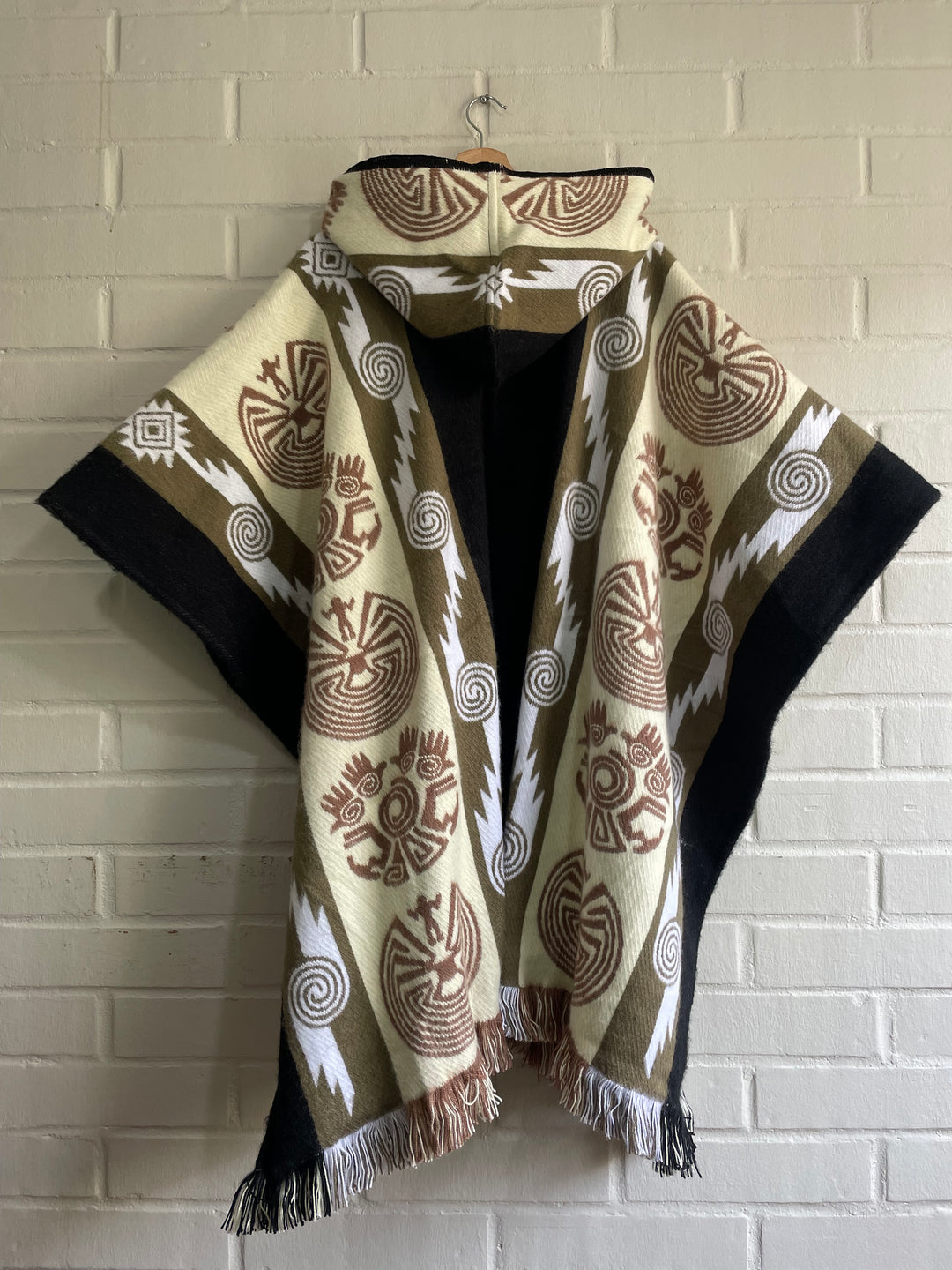 PONCHO CACIQUE DORADO