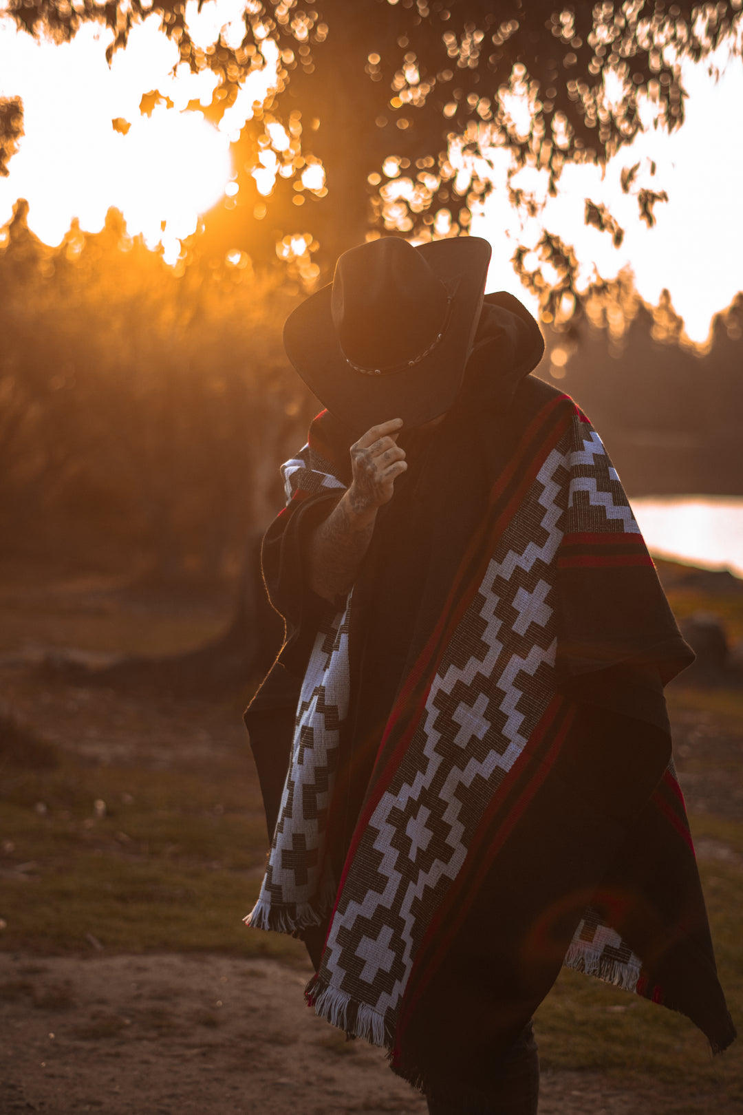 PONCHO ARAUCANO DE ALPACA "ANTU LAFKEN"