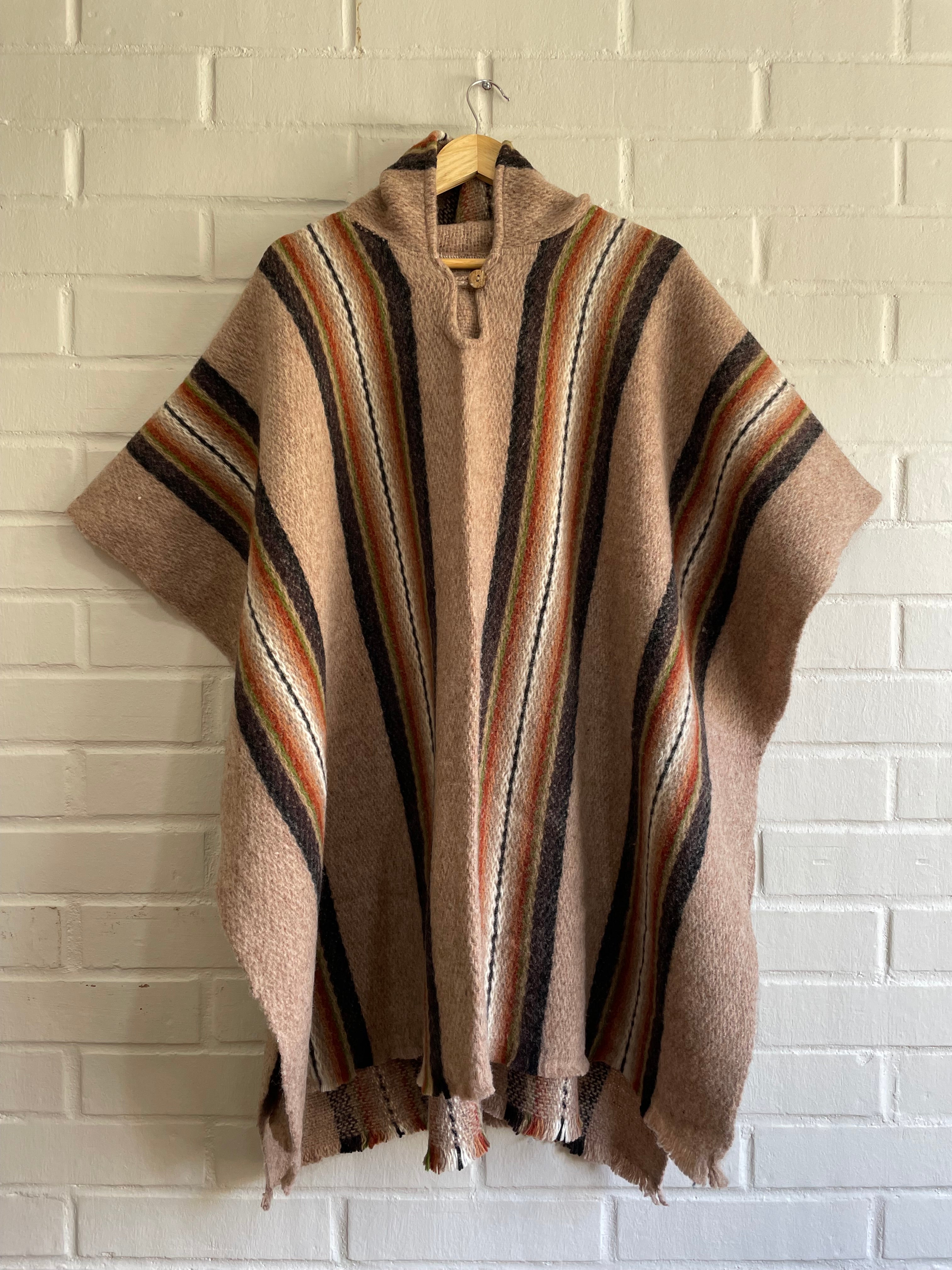 PONCHO DE OVEJA “TRES TIERRAS”