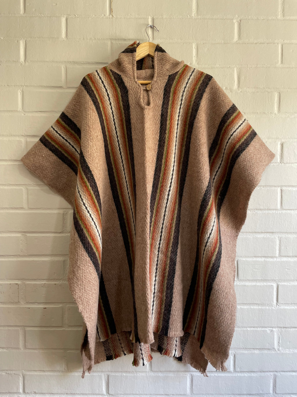 PONCHO DE OVEJA “TRES TIERRAS”