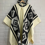 PONCHO ARAUCANO NIEVE Y EBANO