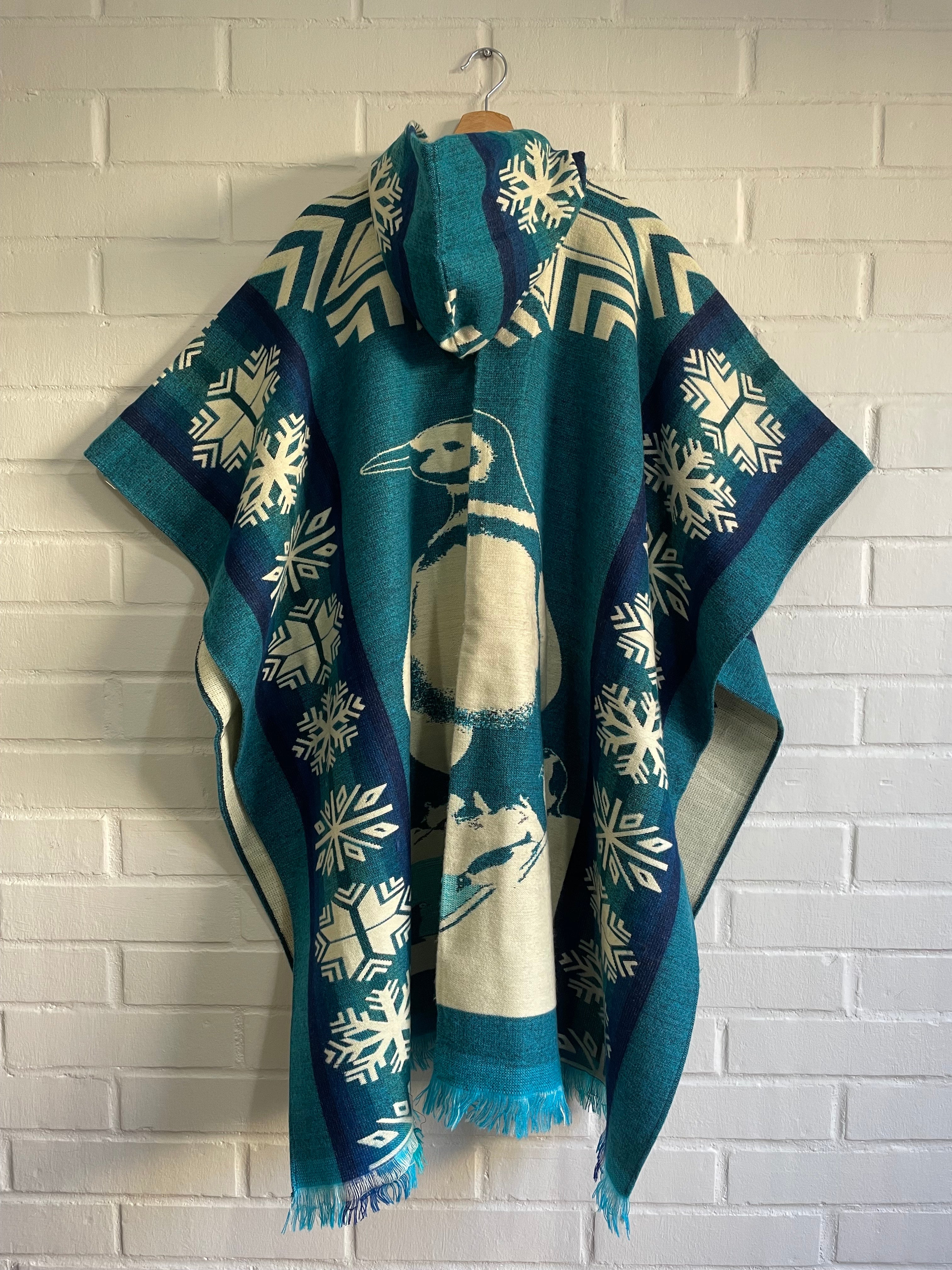 PONCHO DE ALPACA PINGUINO AUSTRAL