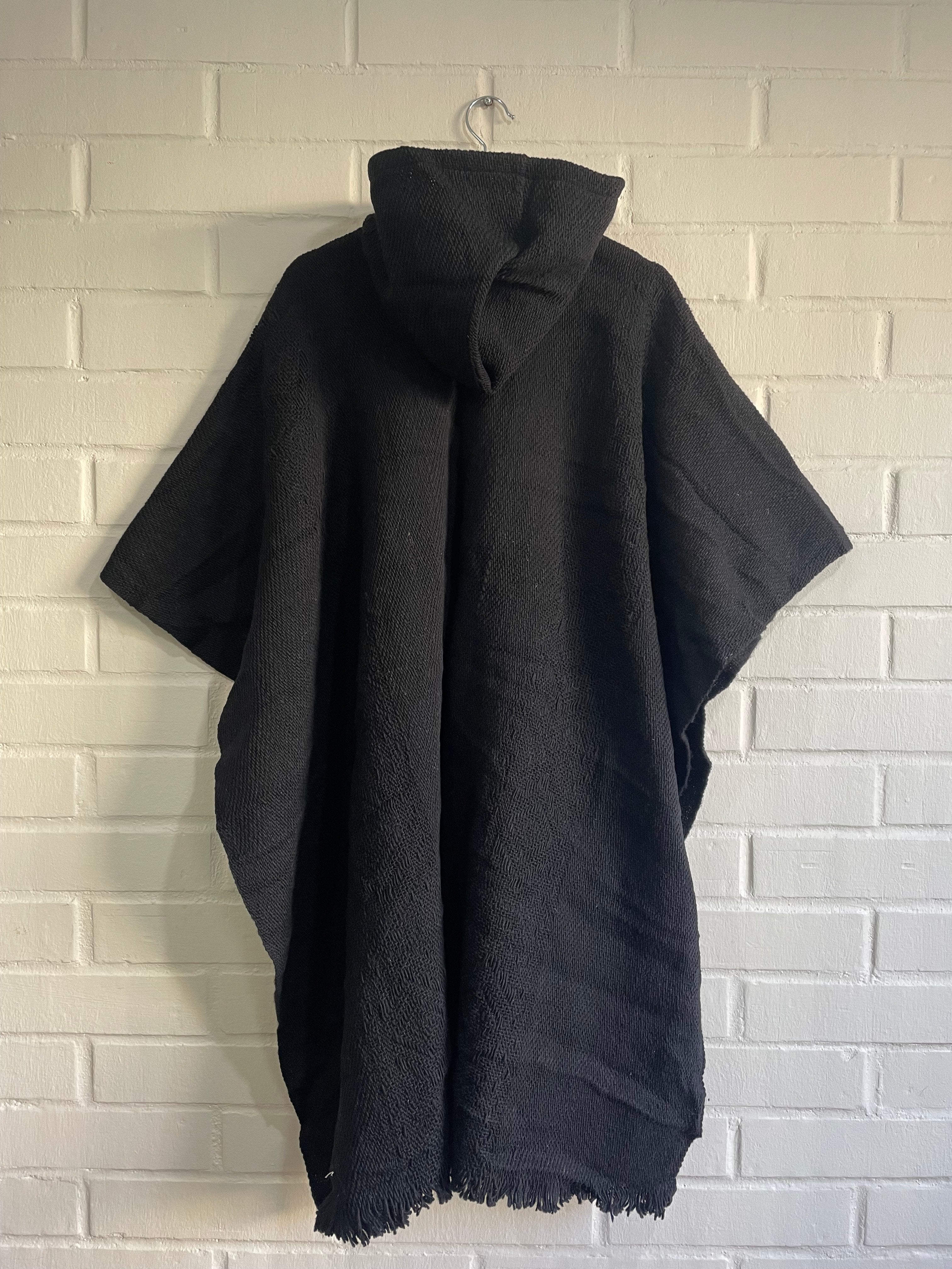 PONCHO DE OVEJA SOMBRA AUSTRAL
