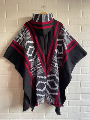 PONCHO ARAUCANO GUERRERO DE PILLAN