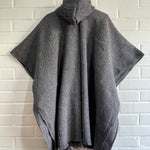 PONCHO DE OVEJA GRIS