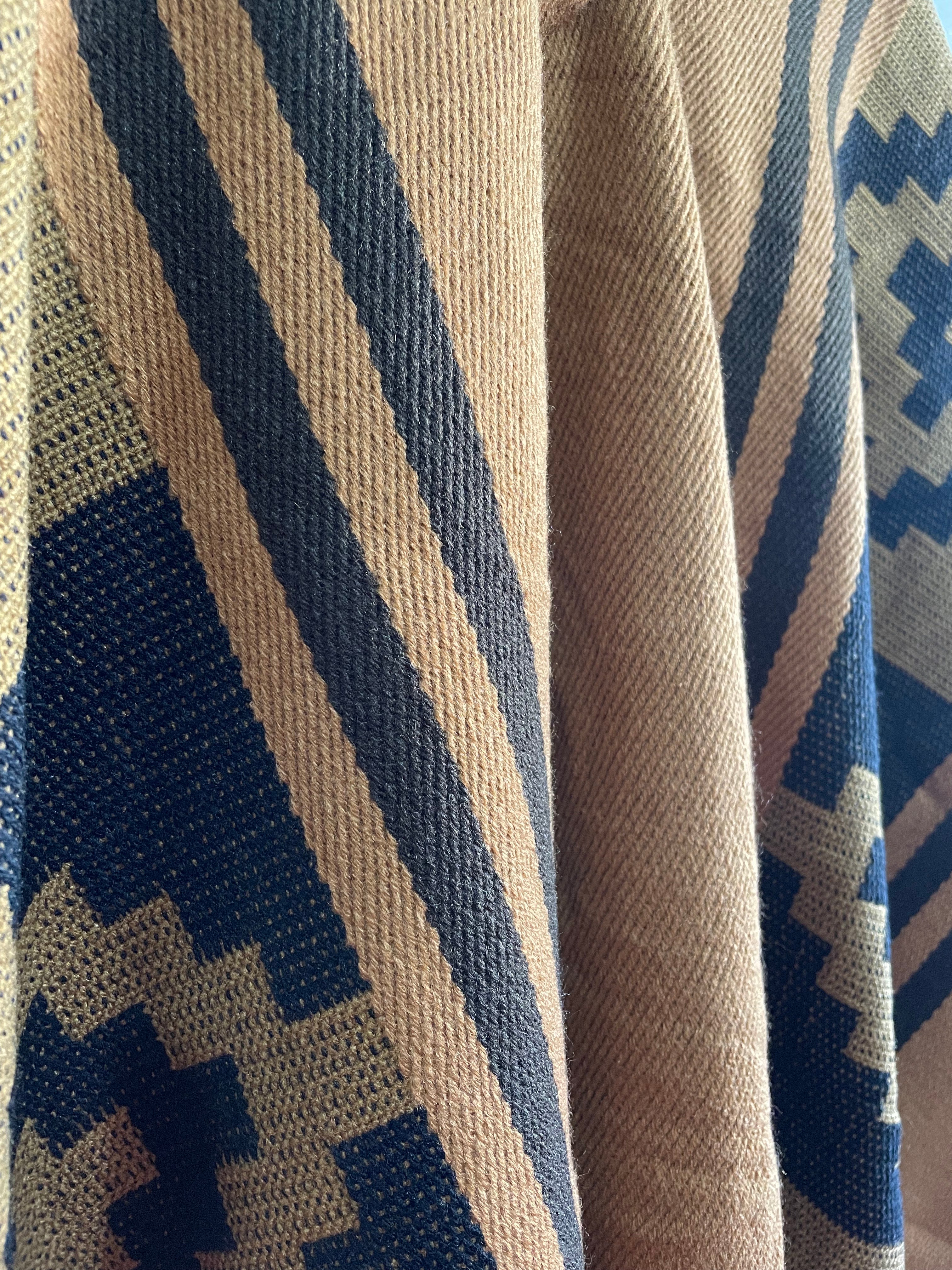 PONCHO ARAUCANO ÑI RUKA