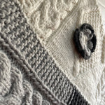 PONCHO 3 PUNTAS ACROMATICO