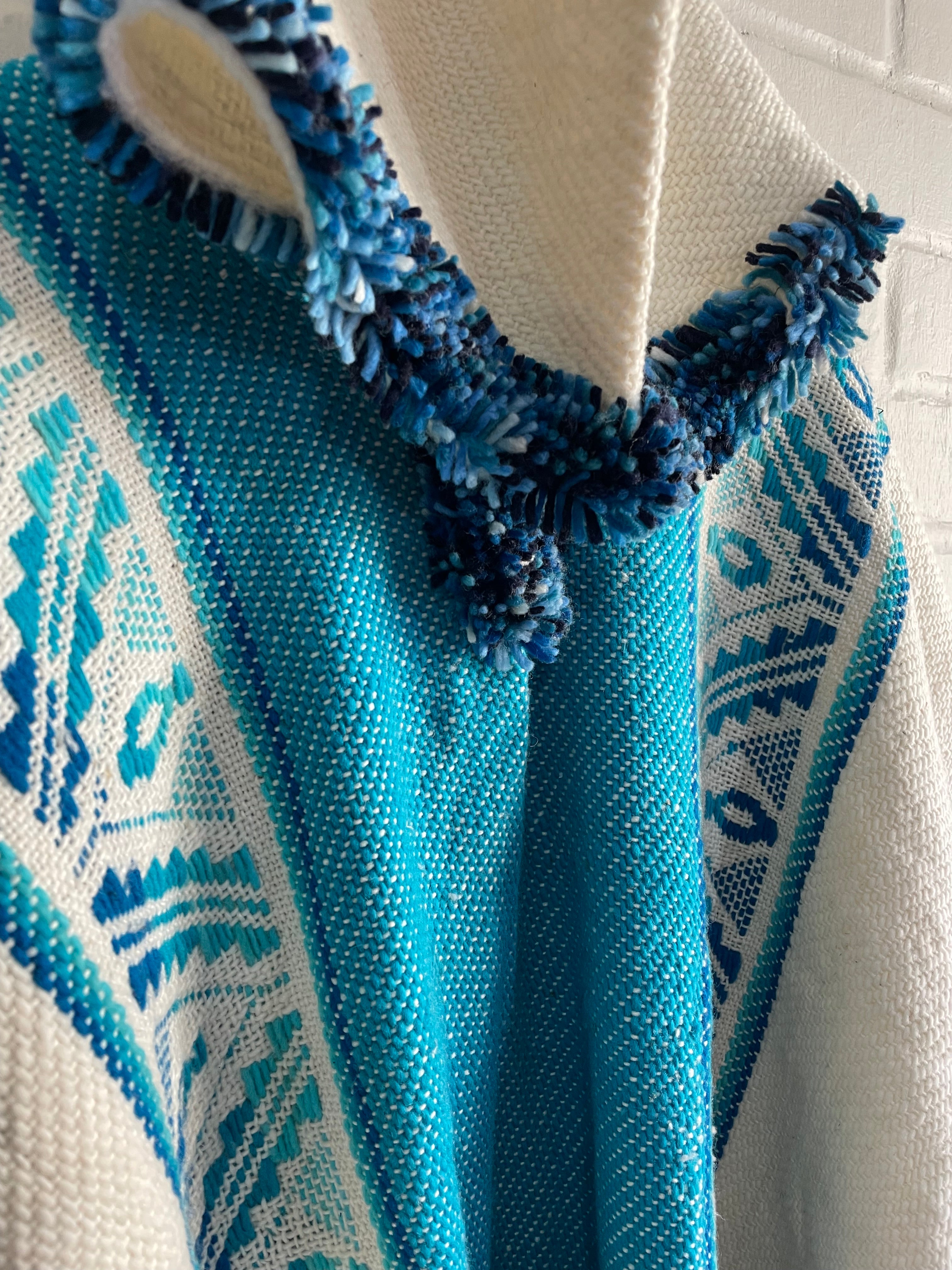 PONCHO LINDEZA CORAZONES DE HIELO