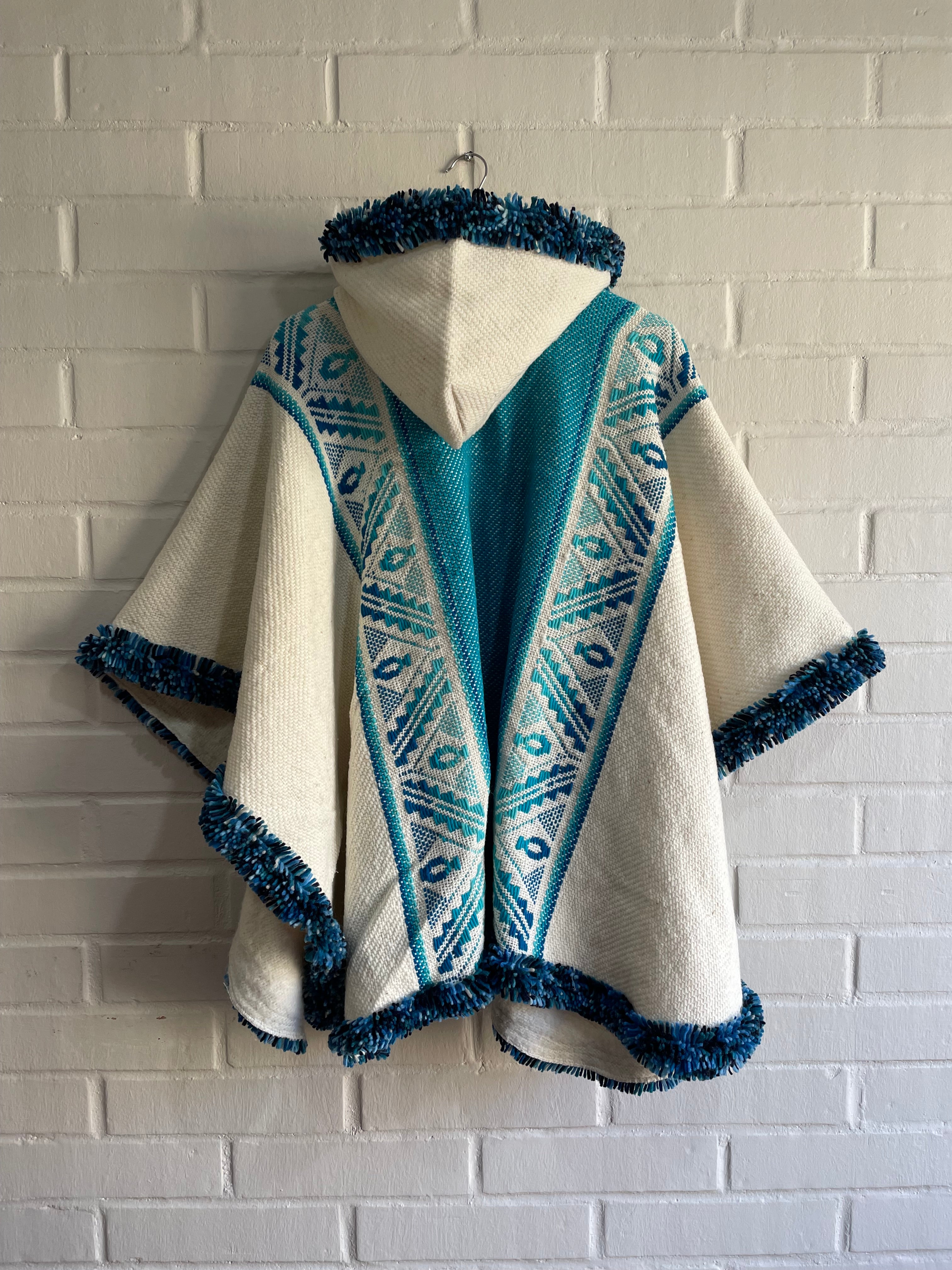 PONCHO LINDEZA CORAZONES DE HIELO